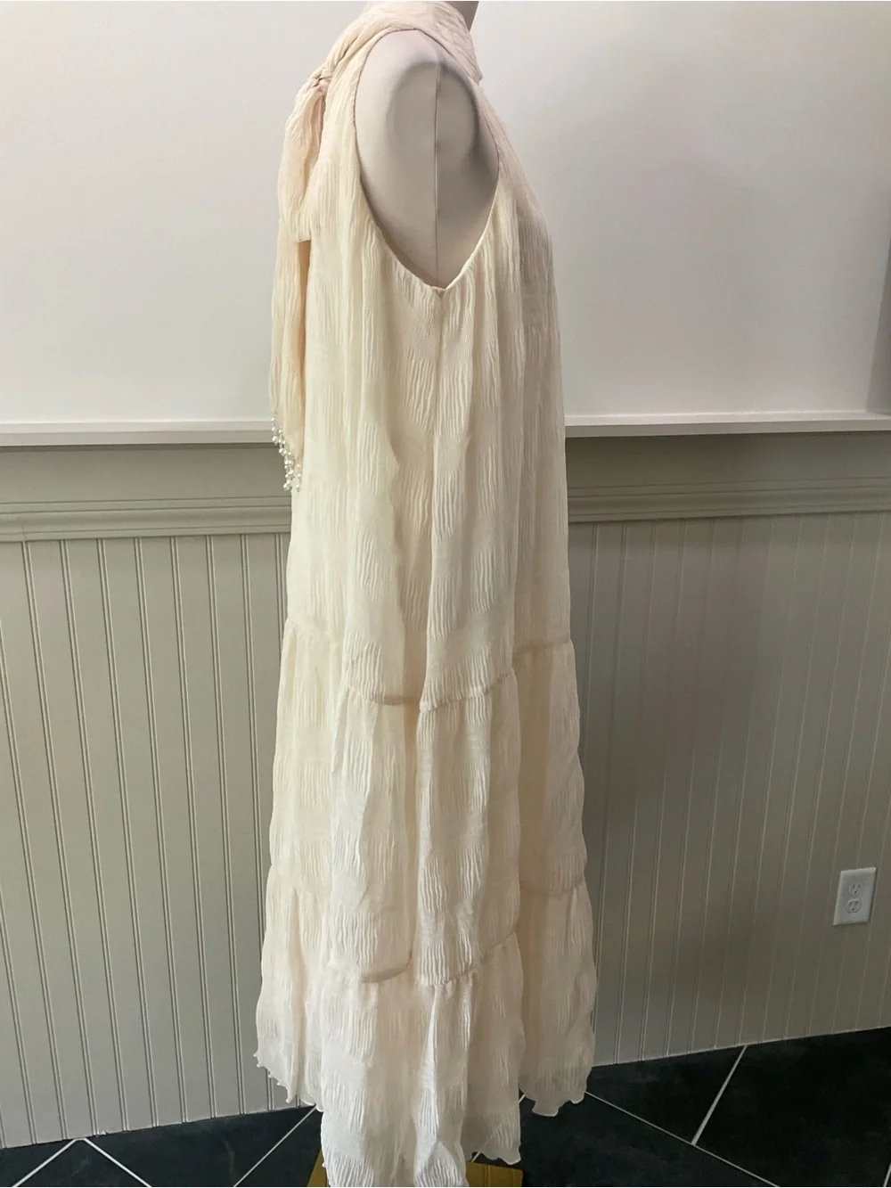 House of Harlow 1960 Cream Crinkle Halter Maxi Dress NWT Size Large Pearl Tie